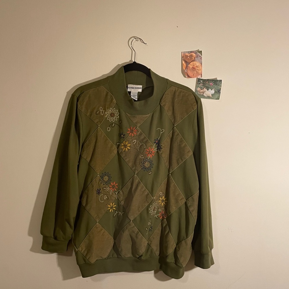 Floral Embroidered jumper💚🌼🫧